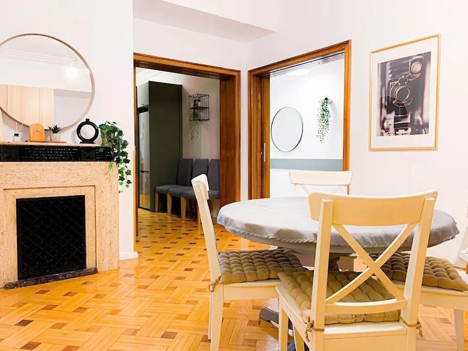 Chic Urbana: 140Sqm 5-Bedroom Downtown Gem Bucarest