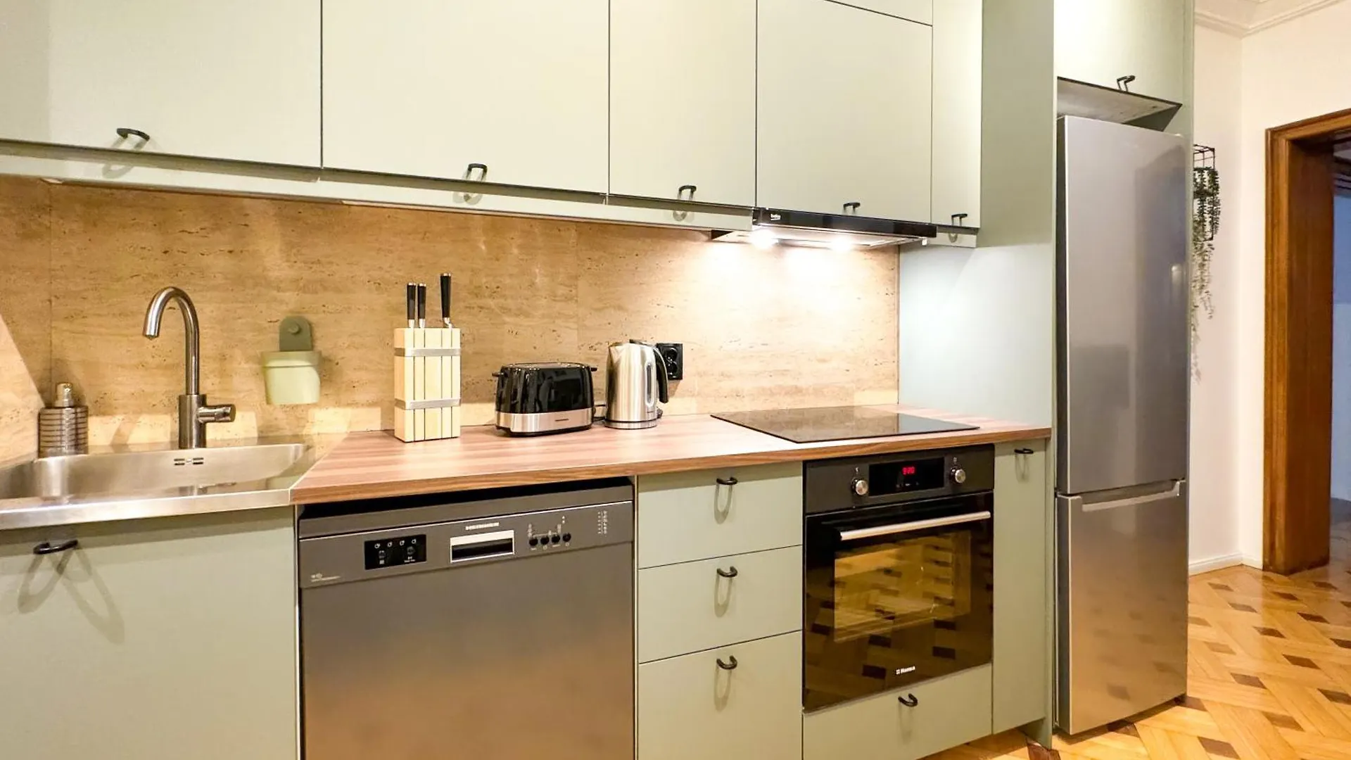 Chic Urbana: 140Sqm 5-Bedroom Downtown Gem Bucarest 0*,