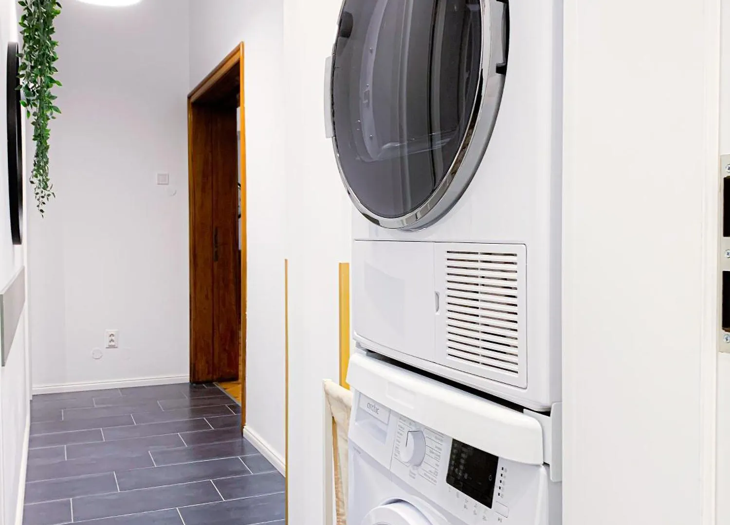 Appartamento Chic Urbana: 140Sqm 5-Bedroom Downtown Gem Bucarest Romania