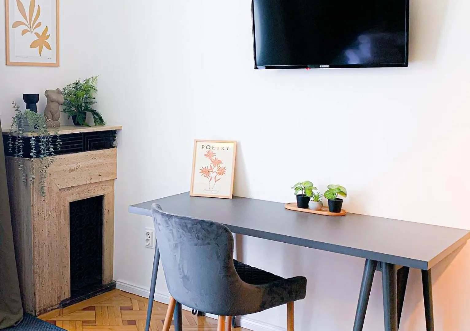 Chic Urbana: 140Sqm 5-Bedroom Downtown Gem Bucarest Romania