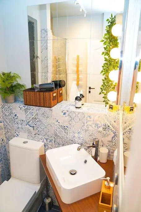 Chic Urbana: 140Sqm 5-Bedroom Downtown Gem Bucarest Appartamento