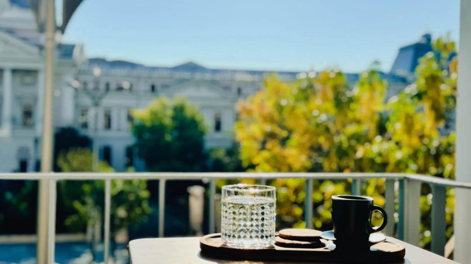 Chic Urbana: 140Sqm 5-Bedroom Downtown Gem Bucarest Romania