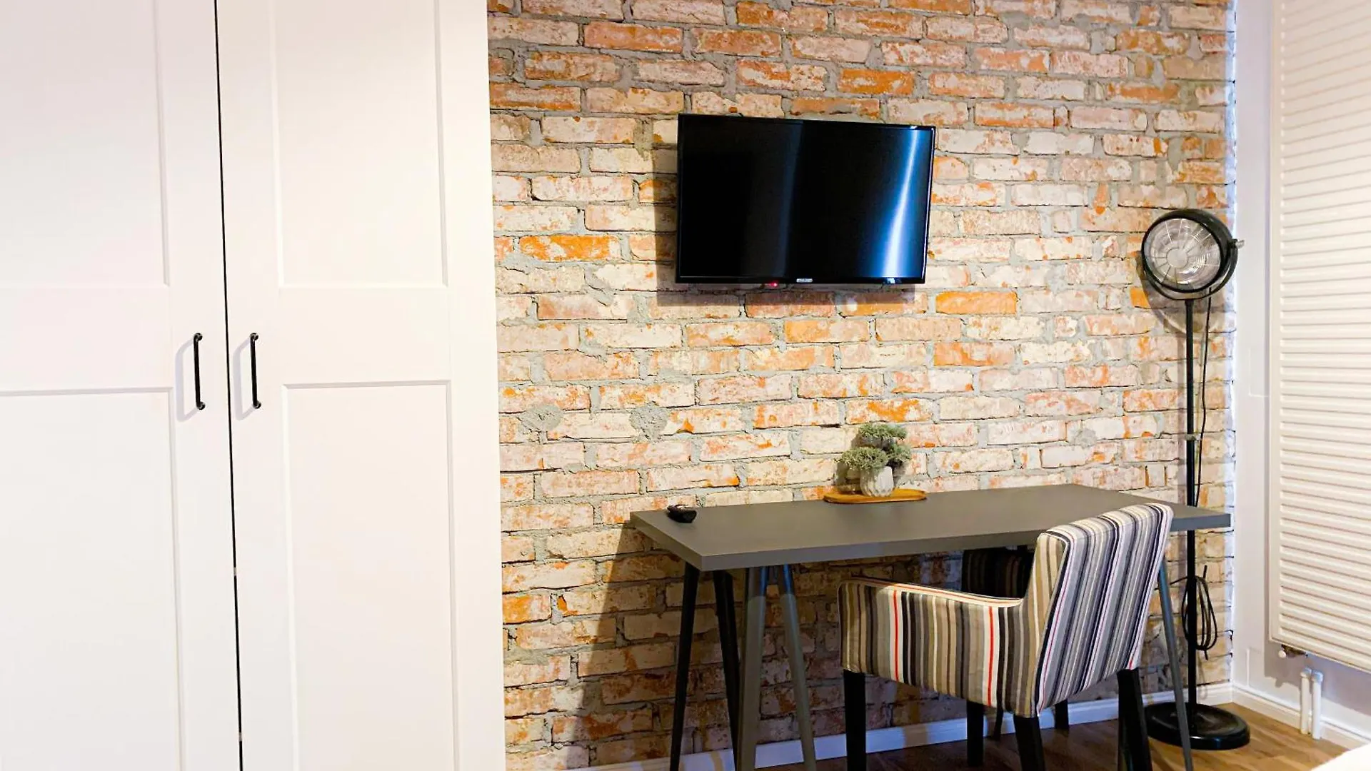 Lägenhet Chic Urbana: 140Sqm 5-Bedroom Downtown Gem Bukarest